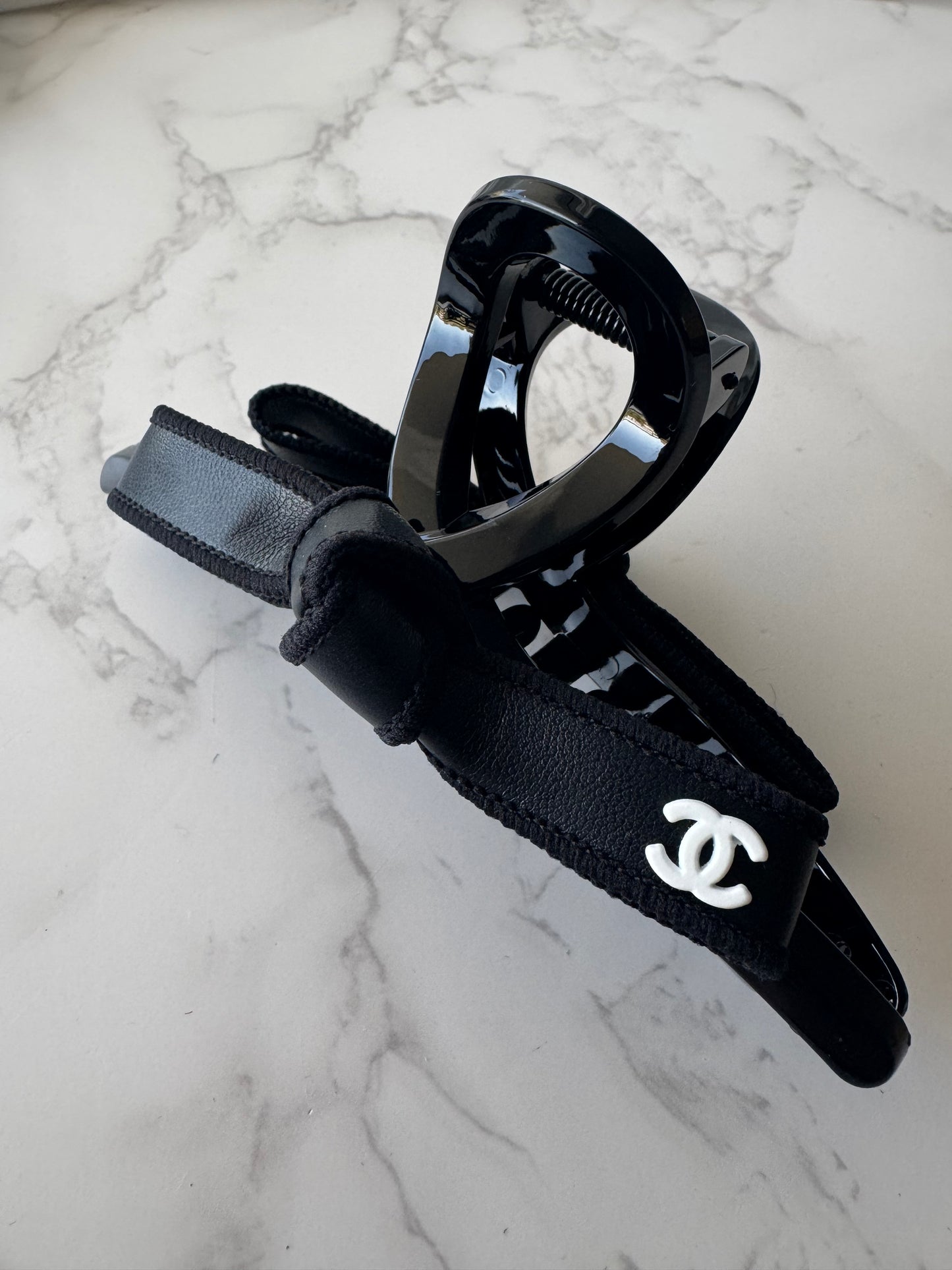Chanelia Leather Bow Κλαμερ