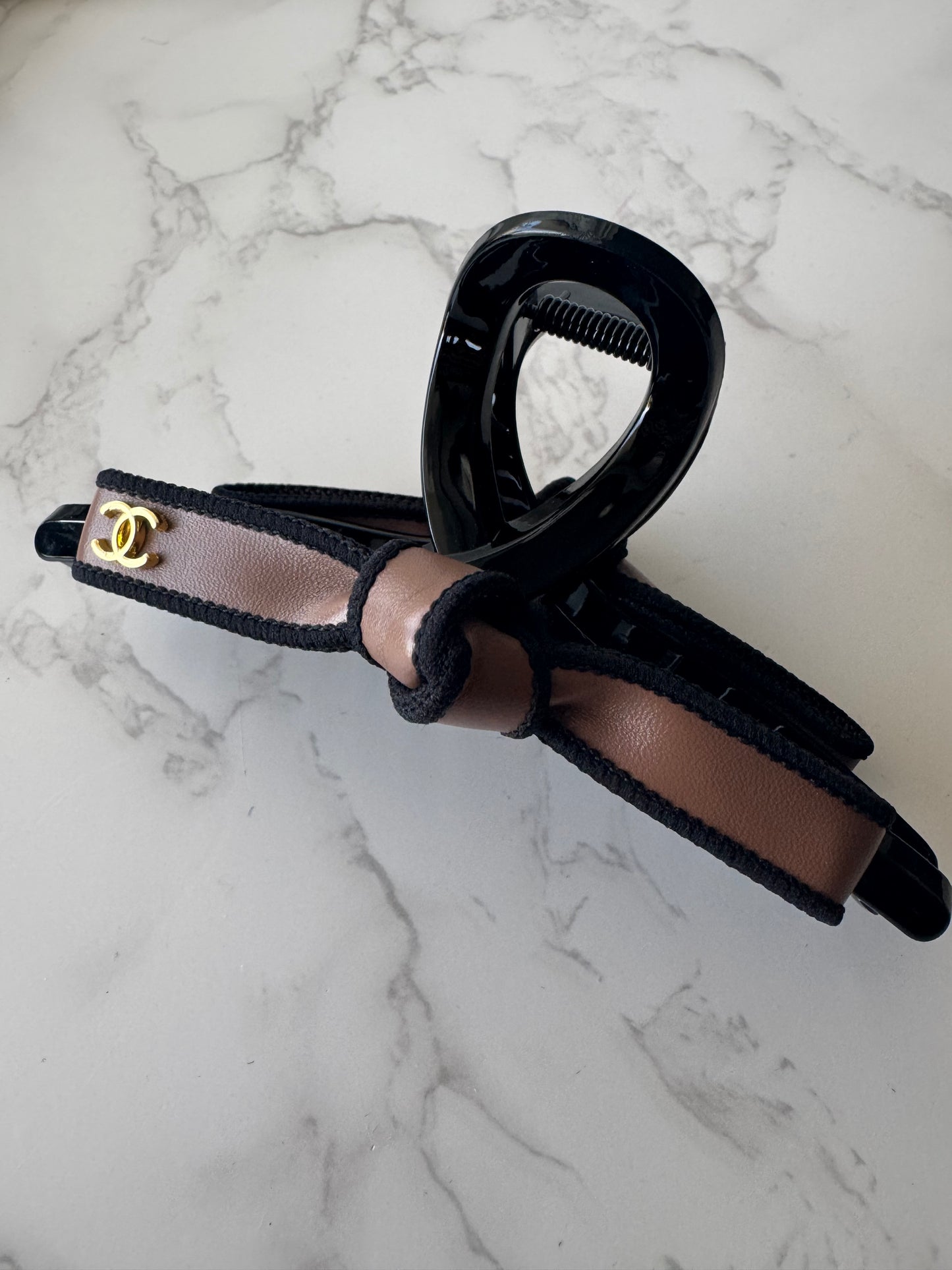 Chanelia Leather Bow Κλαμερ