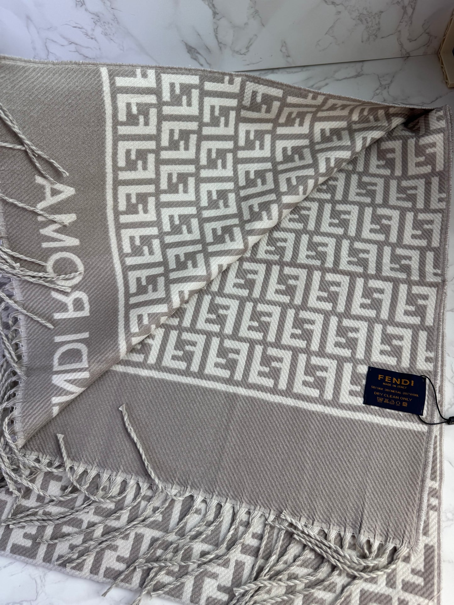 Fendia Κασκόλ-Πασμίνα