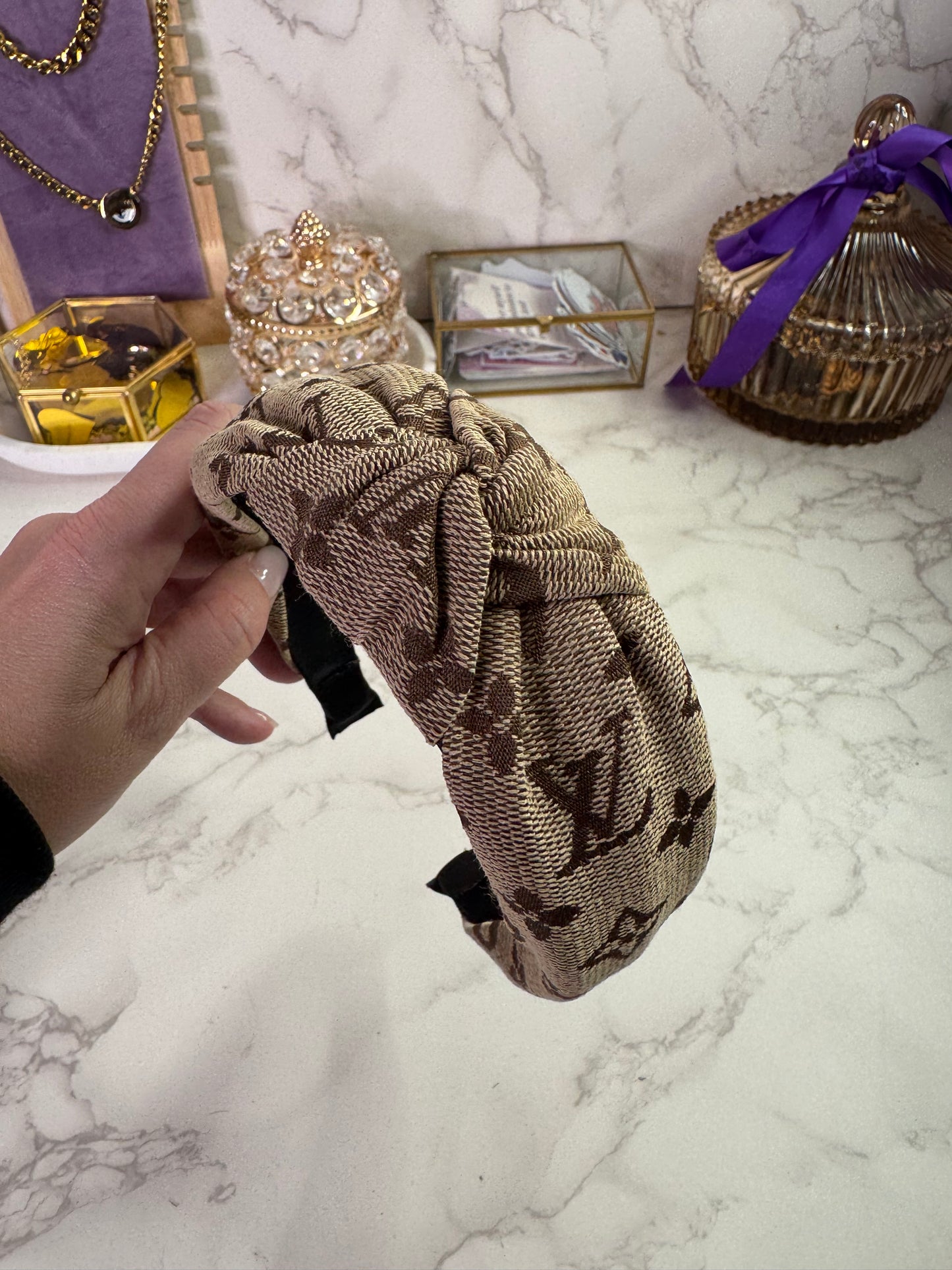 LV Fabric Knot Στεκα