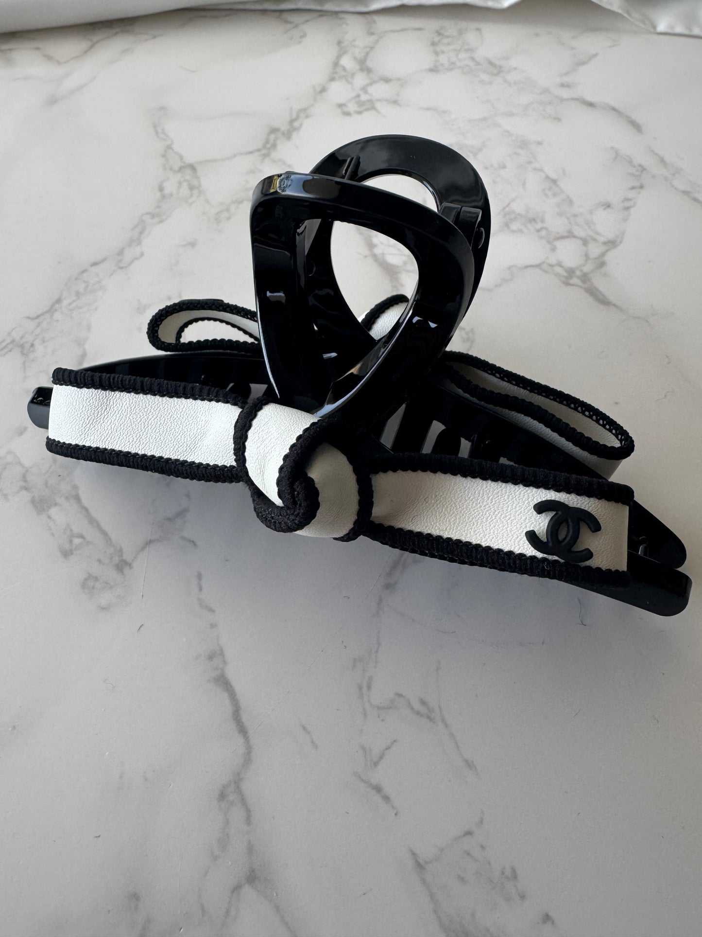Chanelia Leather Bow Κλαμερ