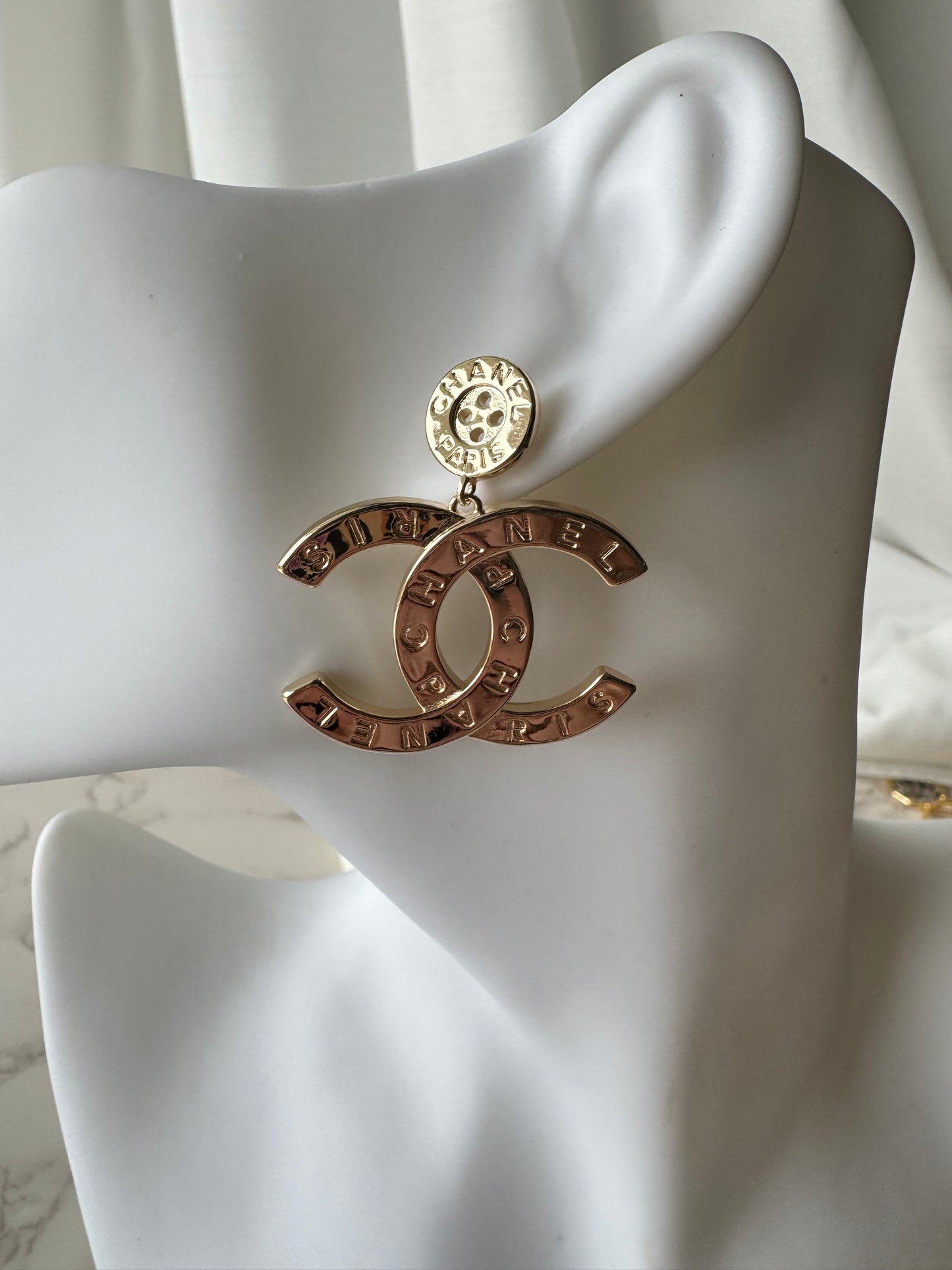 Chanelia Button Σκουλαρίκια