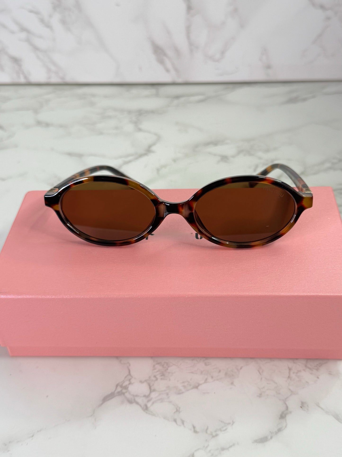 MIUu Trendy Oval Sunglasses