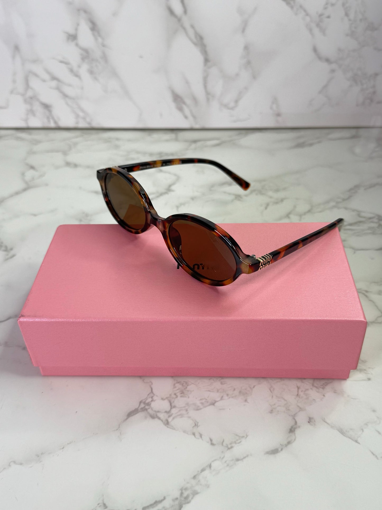 MIUu Trendy Oval Sunglasses