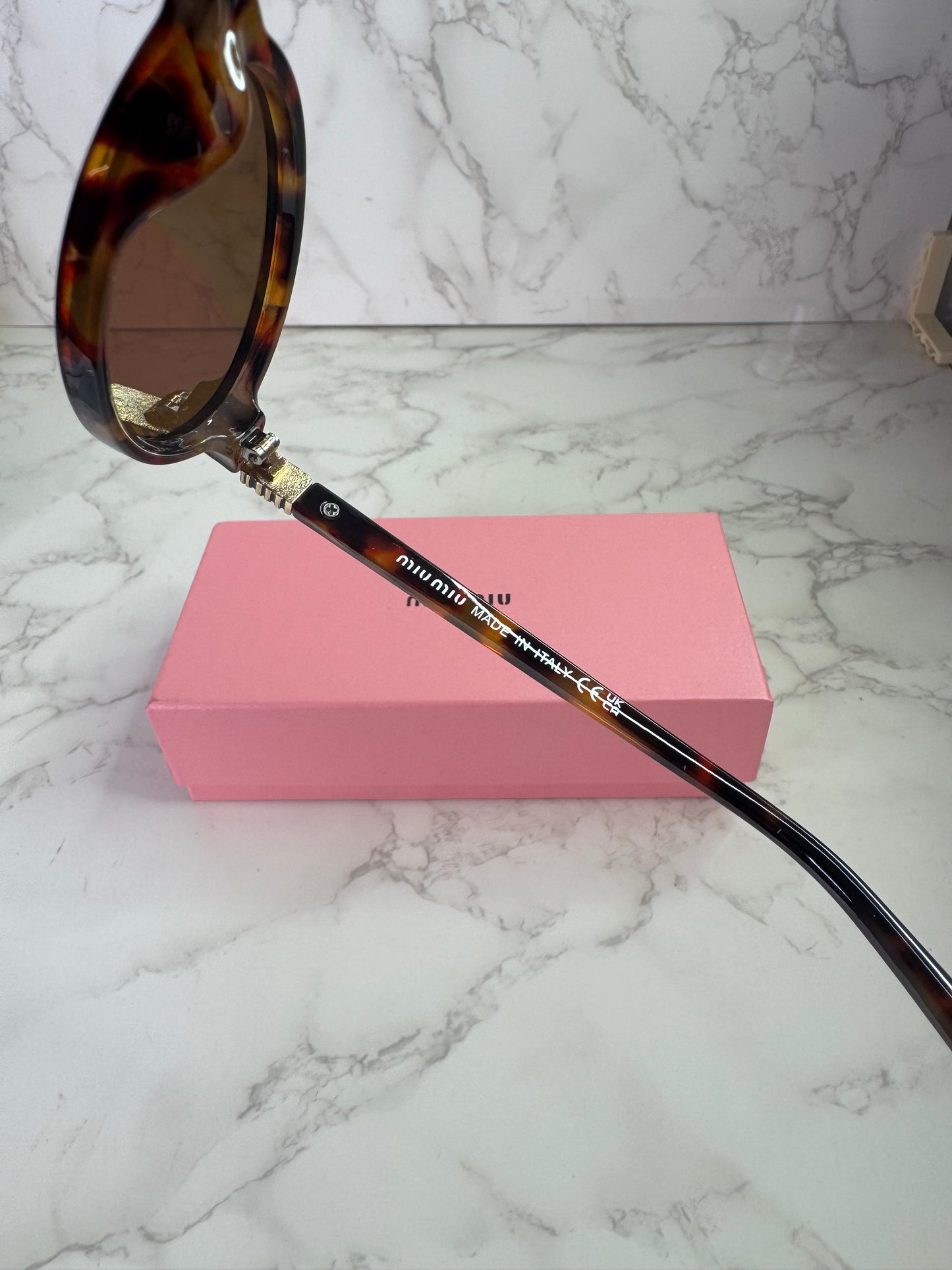 MIU Trendy Oval Sunglasses