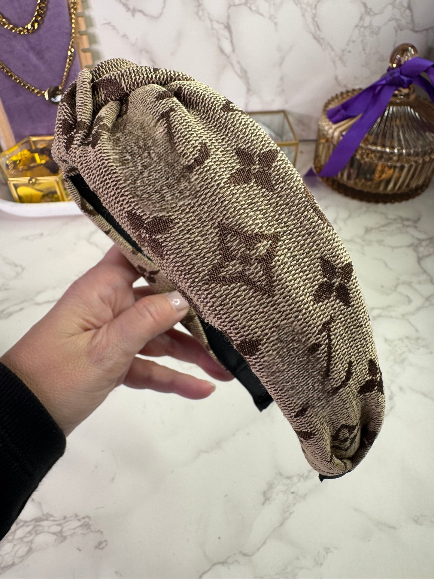 LV Fabric Knot Στεκα
