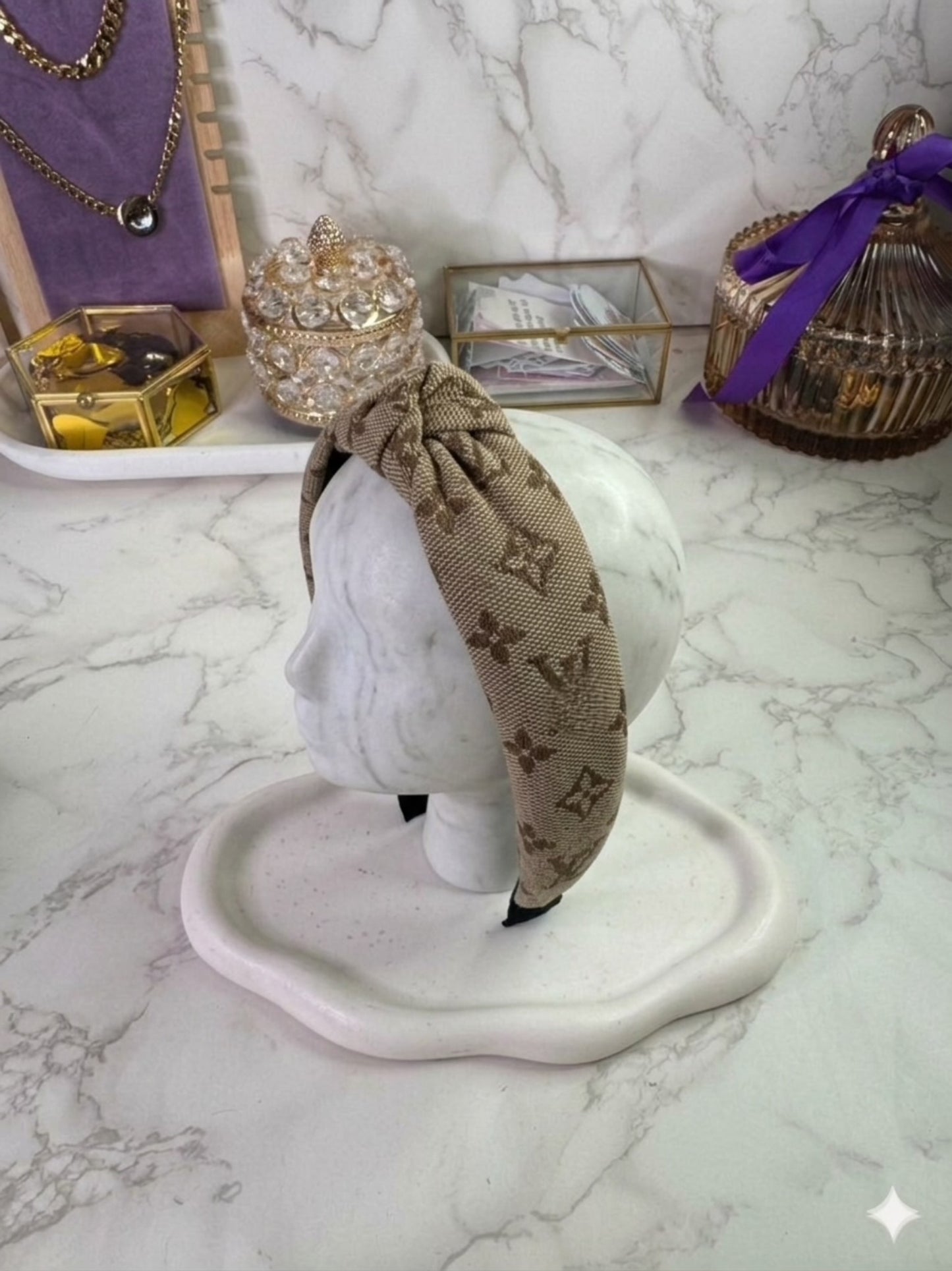 LV Fabric Knot Στεκα