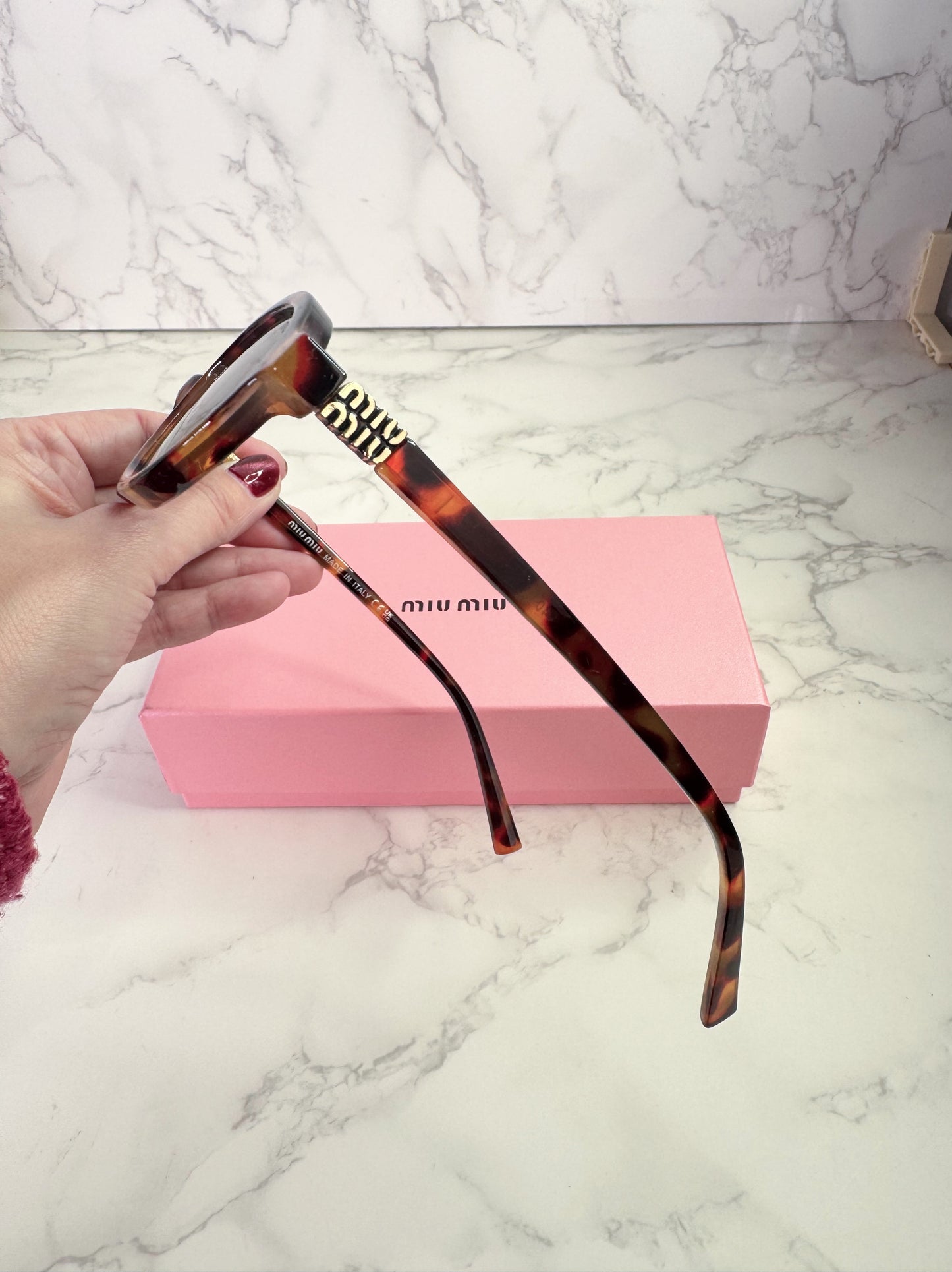 MIU Trendy Oval Sunglasses