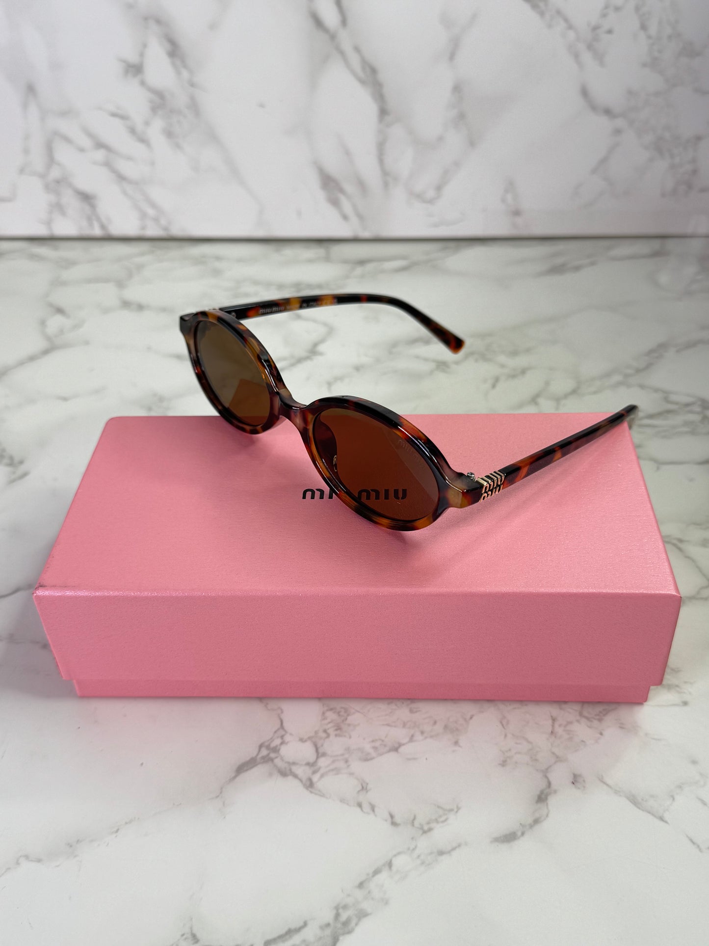 MIU Trendy Oval Sunglasses