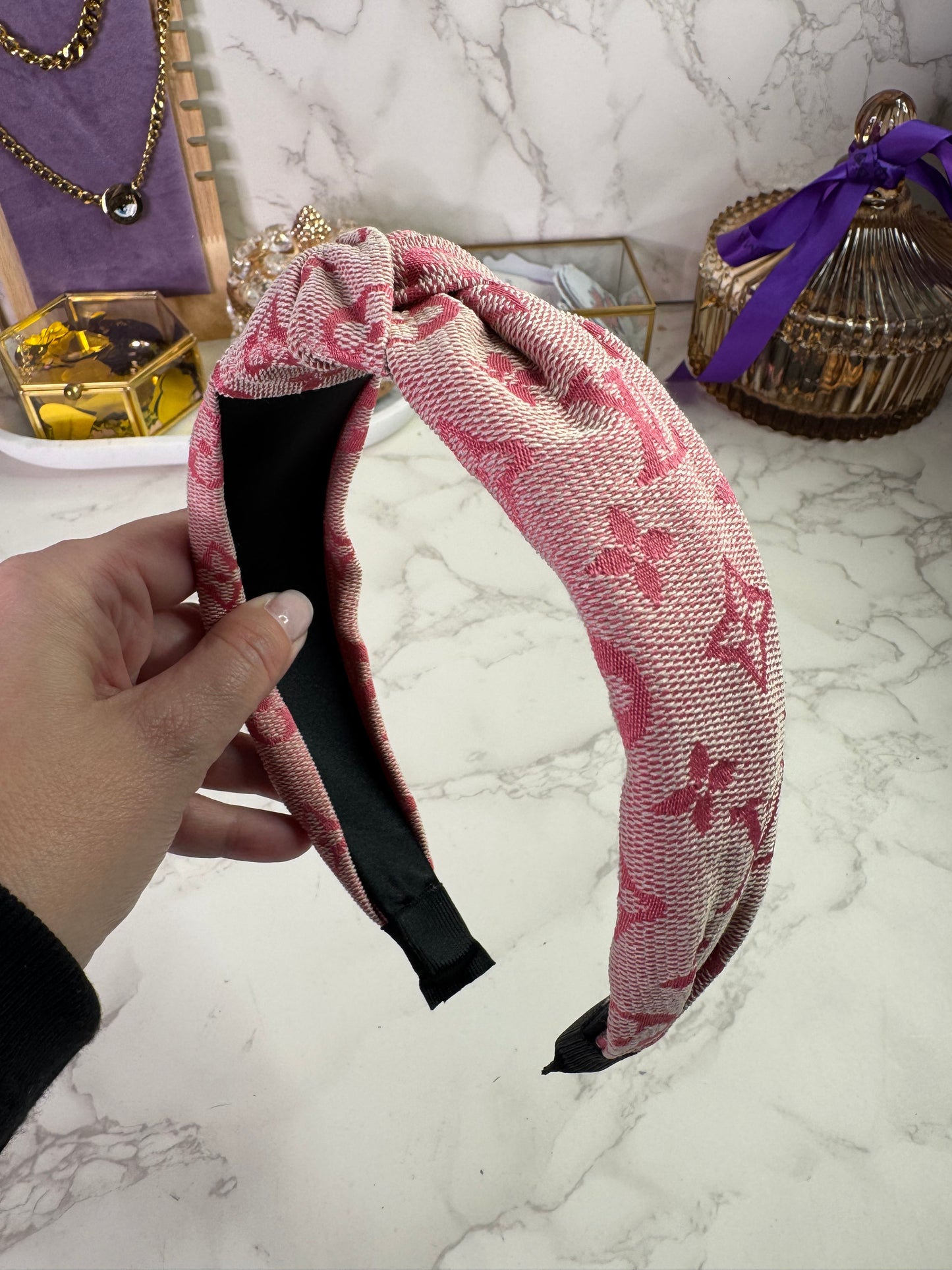 LV Fabric Knot Στεκα