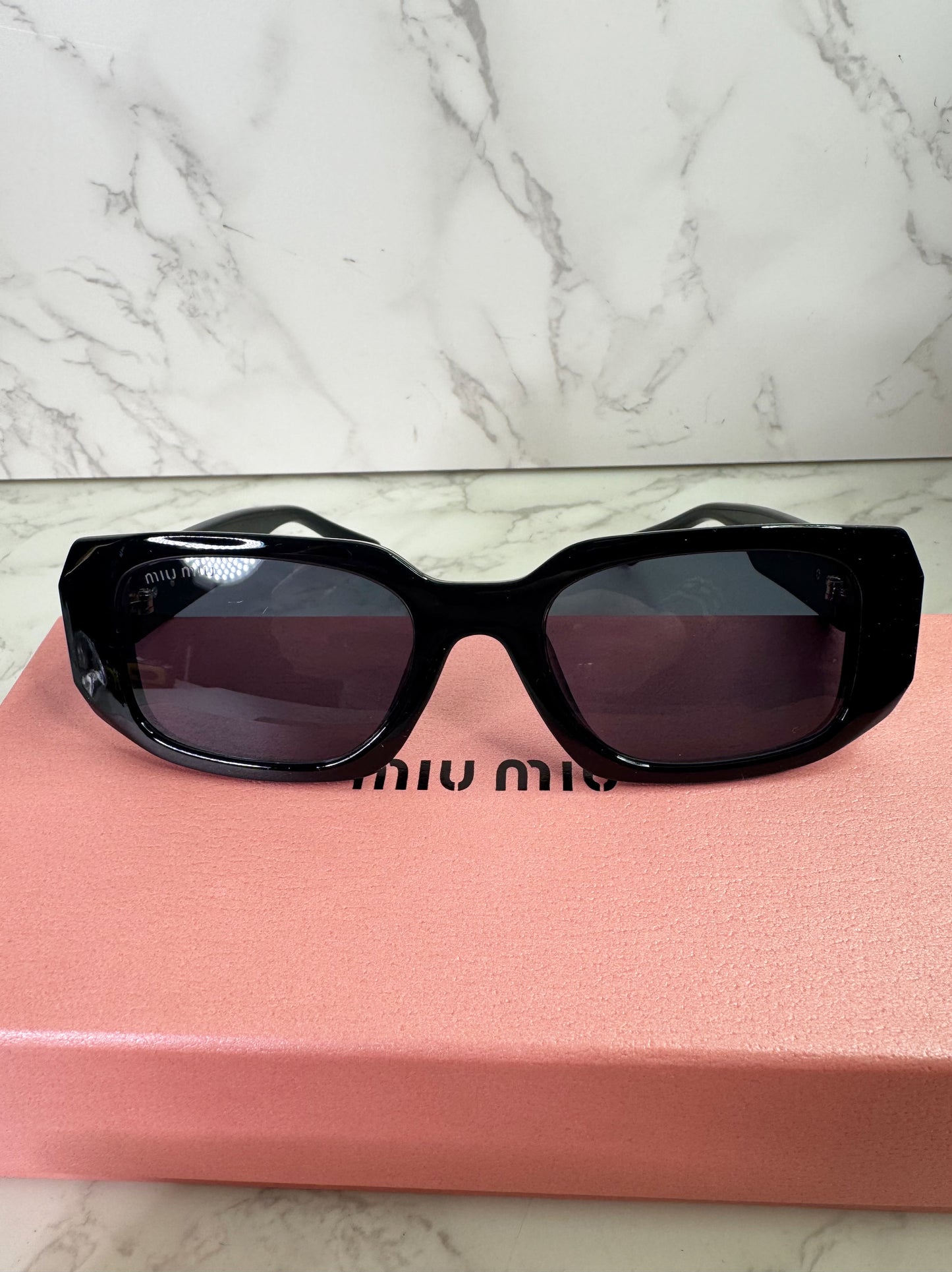 MIU Elegant Sunglasses