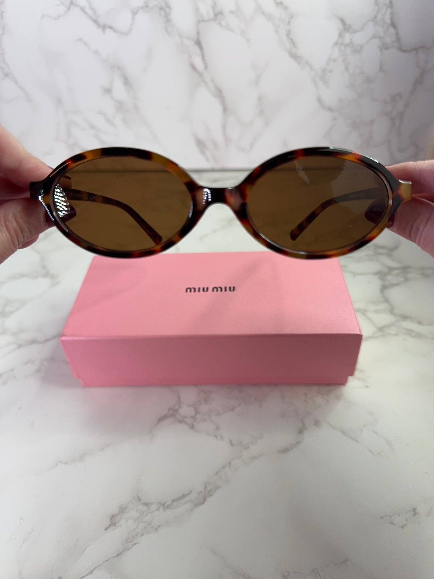 MIU Trendy Oval Sunglasses