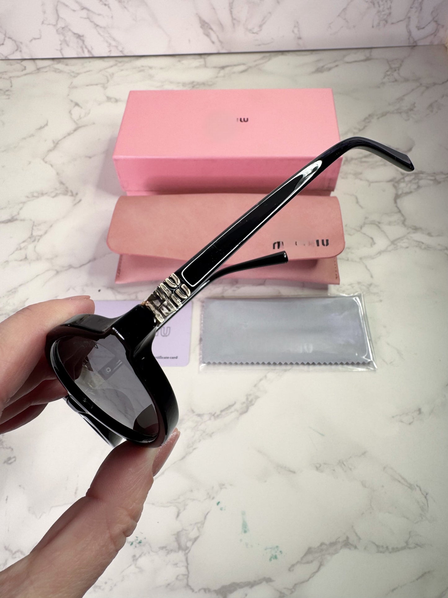 MIUu Trendy Oval Sunglasses
