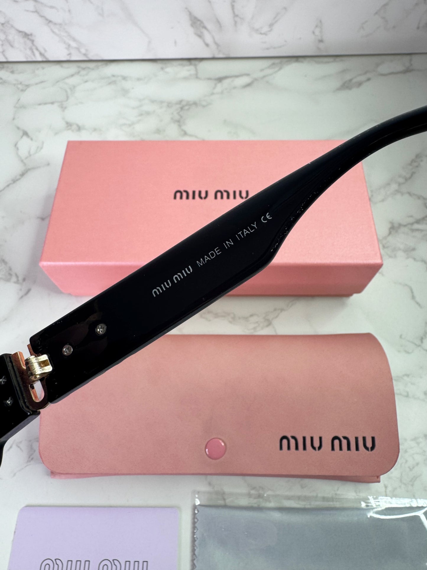 MIU Elegant Sunglasses