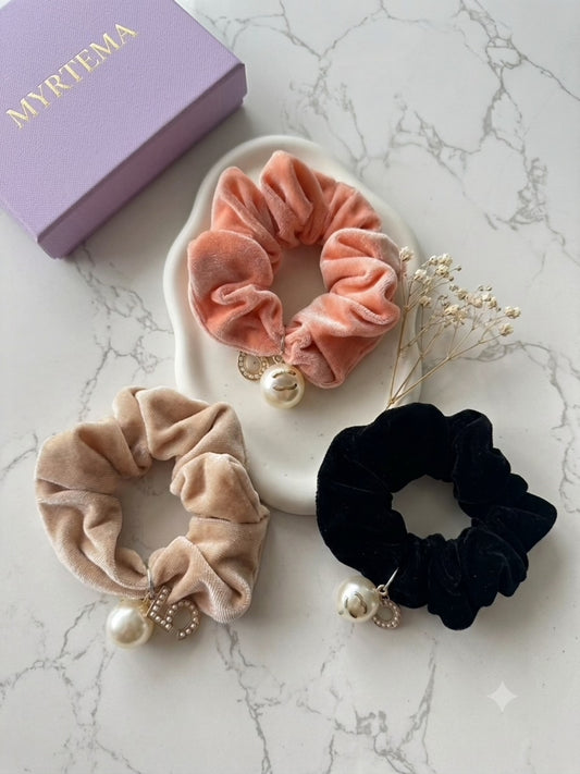 No 5 Perla Scrunchie