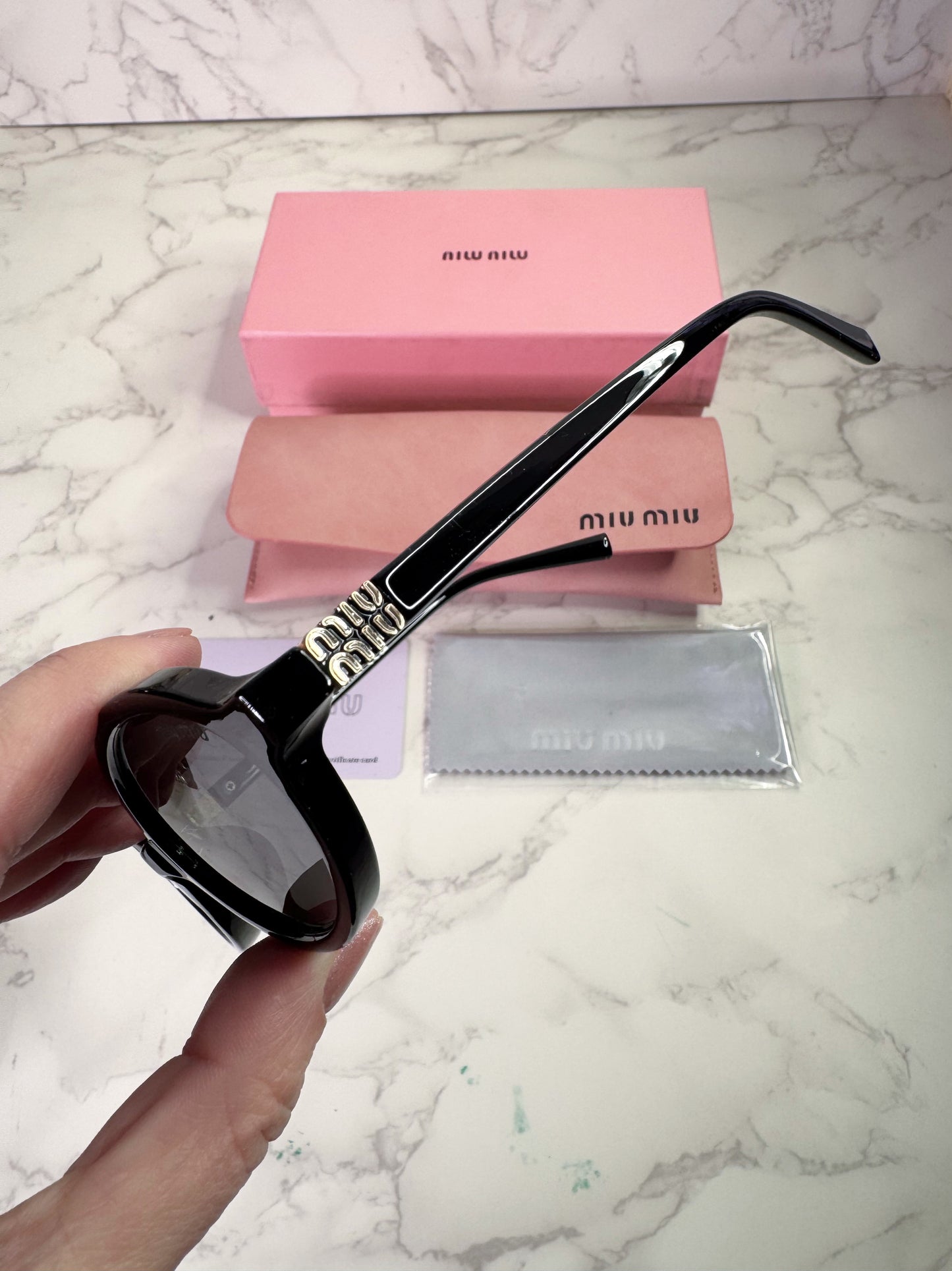 MIU Trendy Oval Sunglasses