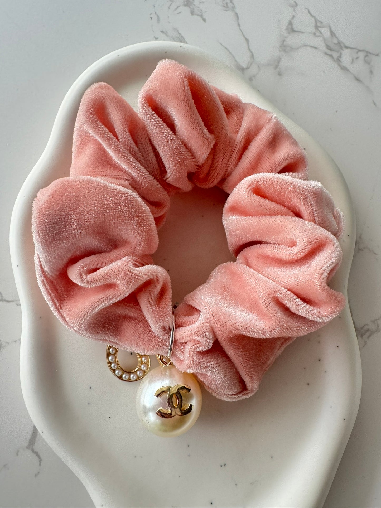 No 5 Perla Scrunchie